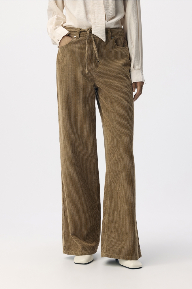 Object camel dames broek | Model vooraanzicht