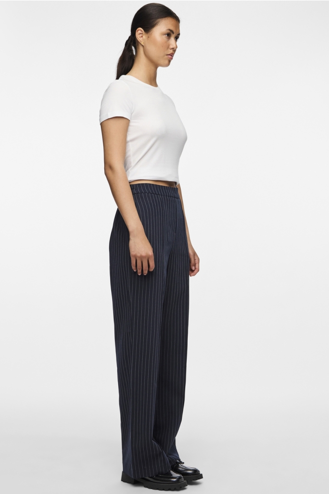 Pieces blauwe dames broek | Model zijaanzicht