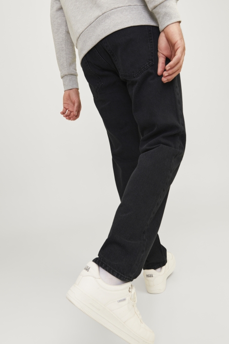 JJ Rebel zwarte heren jeans | Model achteraanzicht