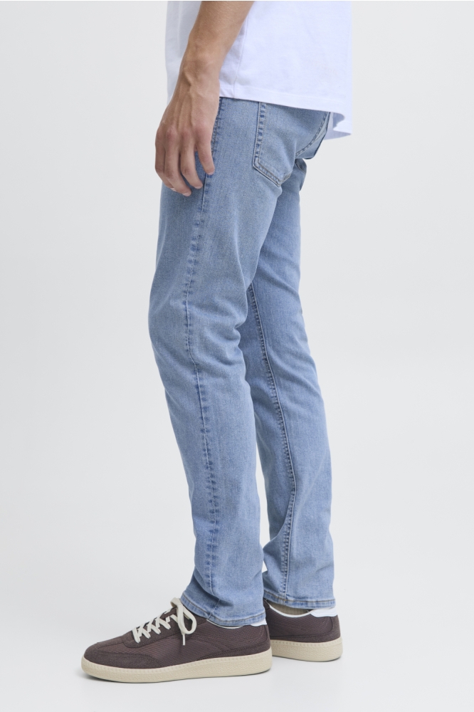 JJ Rebel blauwe heren jeans | Model zijaanzicht