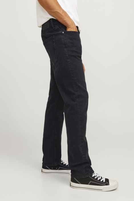 JJ Rebel zwarte heren jeans | Model zijaanzicht