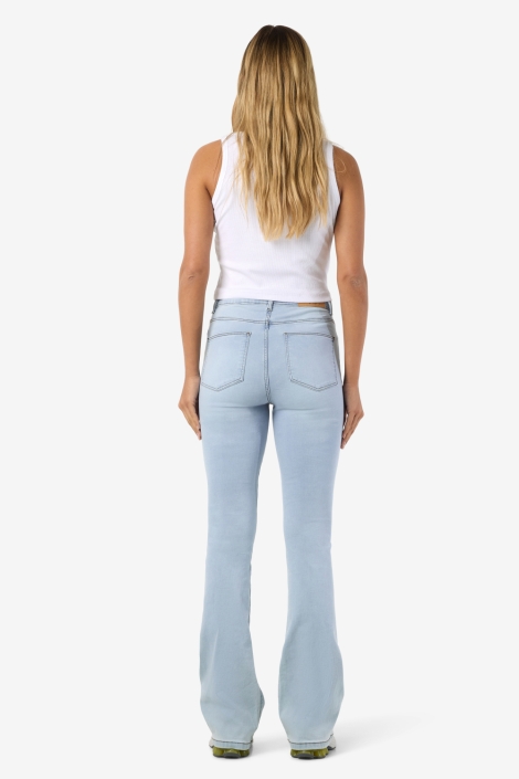 Noisy may blauwe dames jeans | Model achteraanzicht