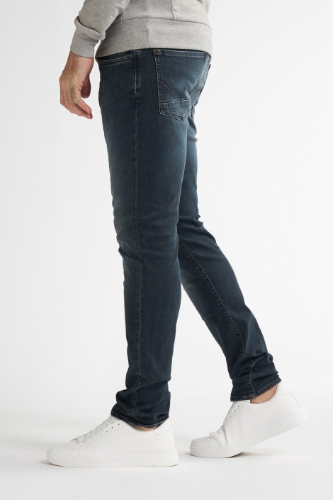 Petrol Industries blauwe heren jeans | Model zijaanzicht