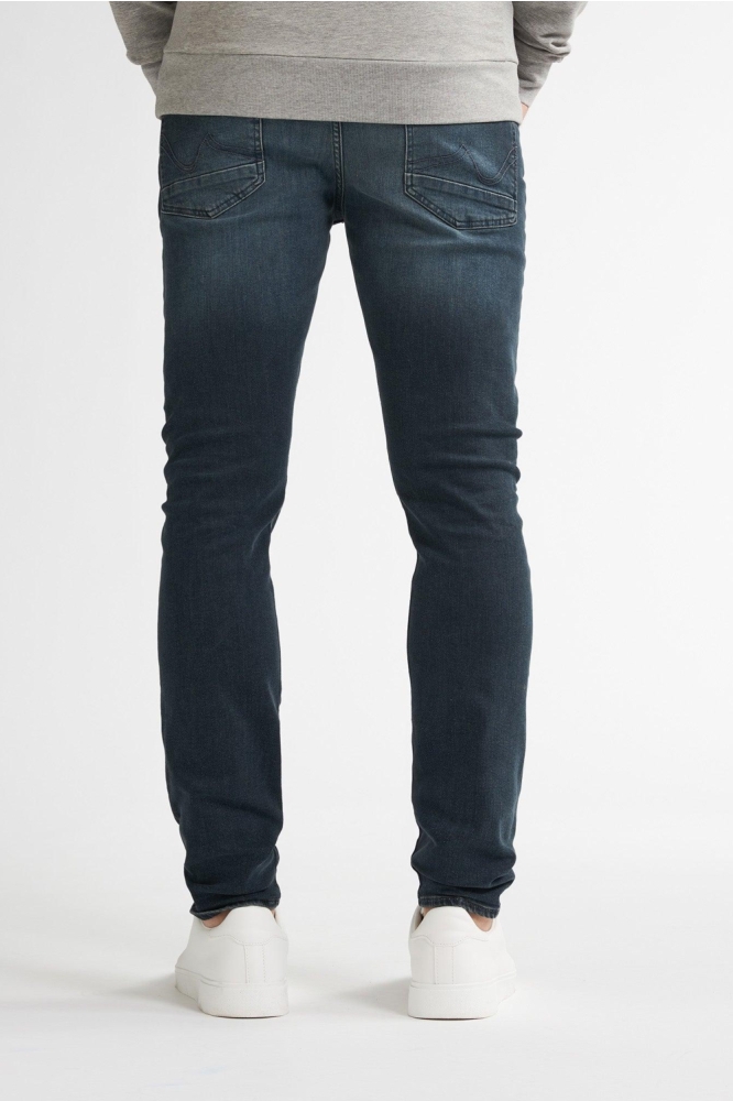 Petrol Industries blauwe heren jeans | Model achteraanzicht