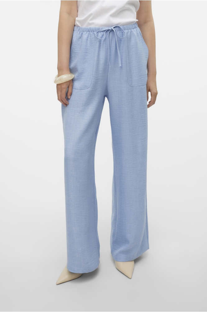 Vero Moda blauwe dames broek | Model vooraanzicht