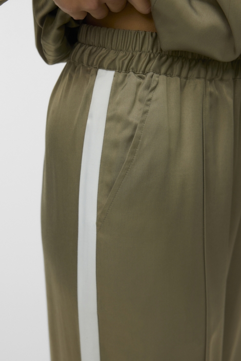 Vero Moda groene dames broek | Close up