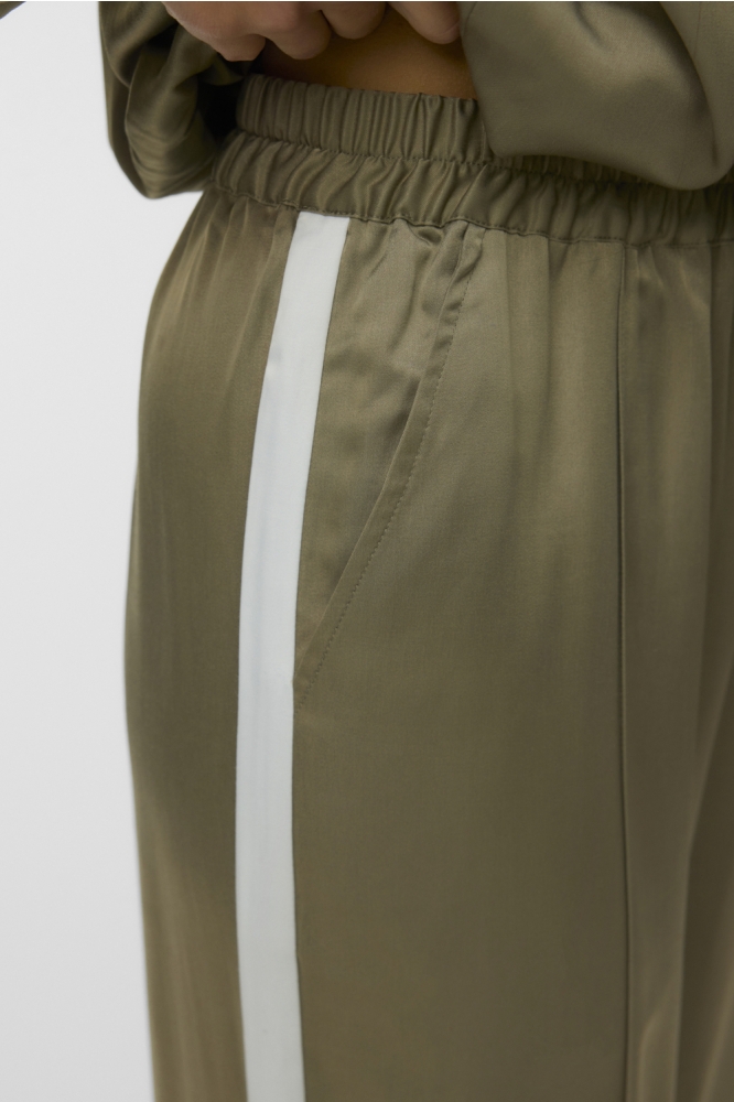 Vero Moda groene dames broek | Close up