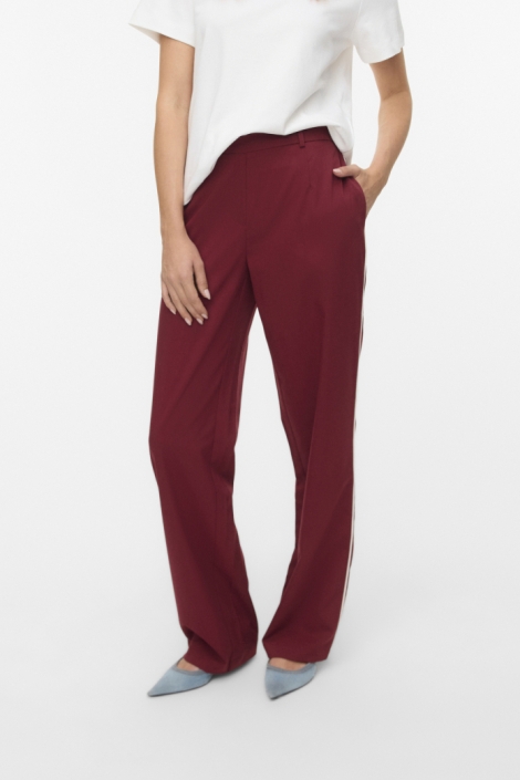 Vero Moda bordeaux dames broek | Model vooraanzicht