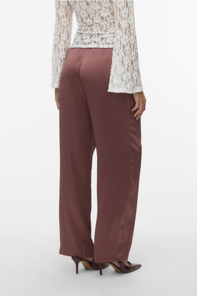 Vero Moda bordeaux dames broek | Model achteraanzicht
