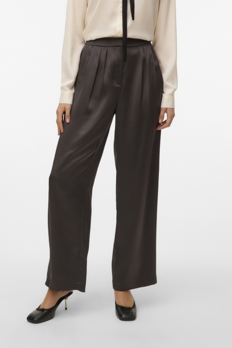 Vero Moda grijze dames broek | Model vooraanzicht