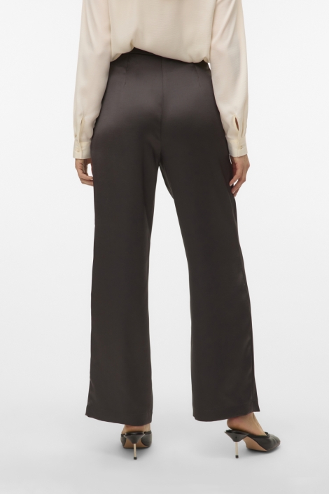 Vero Moda grijze dames broek | Model achteraanzicht