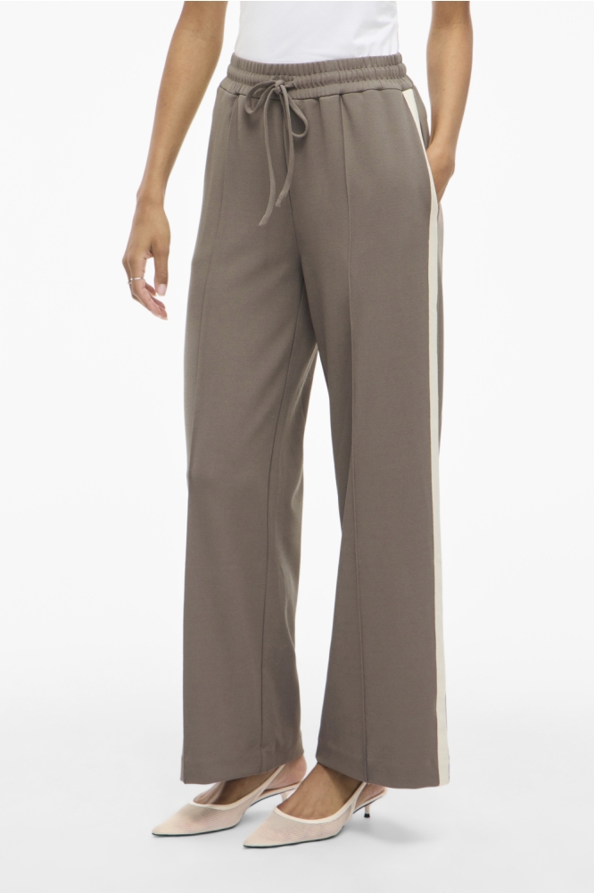 Vila taupe dames broek | Model vooraanzicht