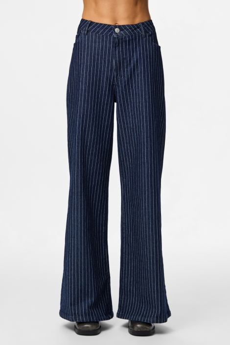 Pieces blauwe dames jeans | Model vooraanzicht