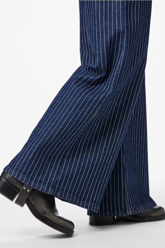 Pieces blauwe dames jeans | Close up