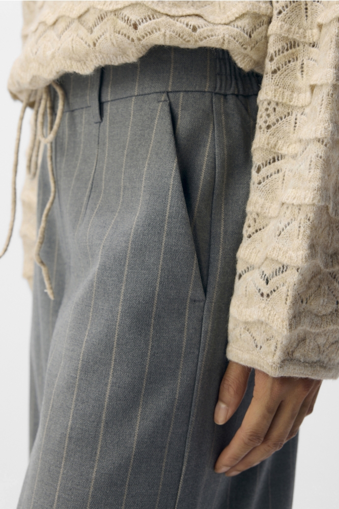 Object grijze dames broek | Close up