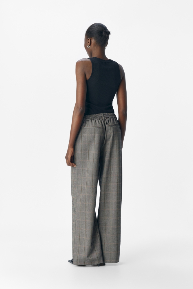 Object zwarte dames broek | Model