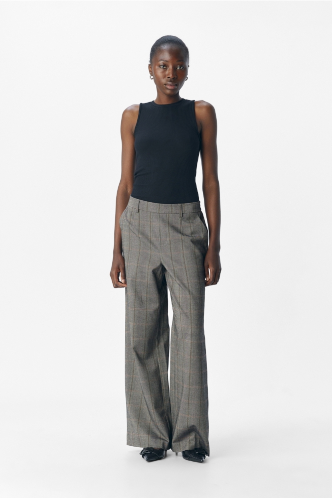 Object zwarte dames broek | Model