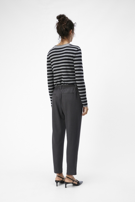 Object grijze dames broek | Model