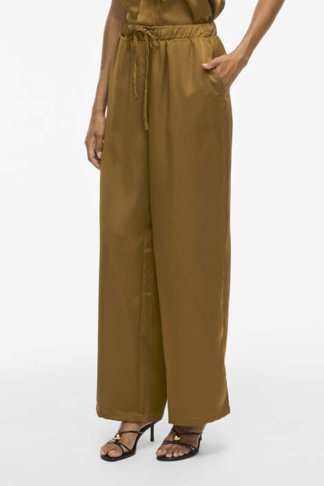 Vila groene dames broek | Model vooraanzicht