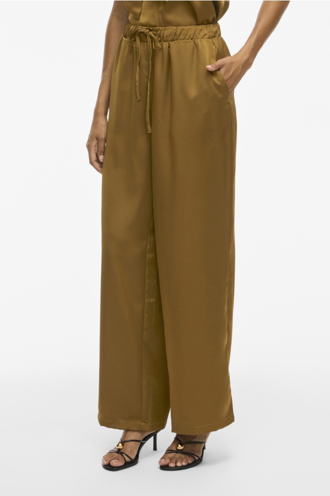 Vila groene dames broek | Model vooraanzicht