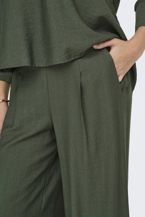 Jacqueline de Yong groene dames broek | Close up