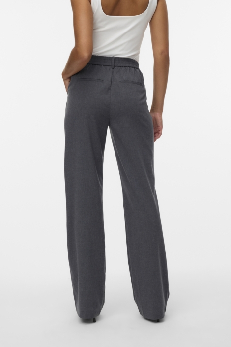 Vero Moda grijze dames broek | Model achteraanzicht