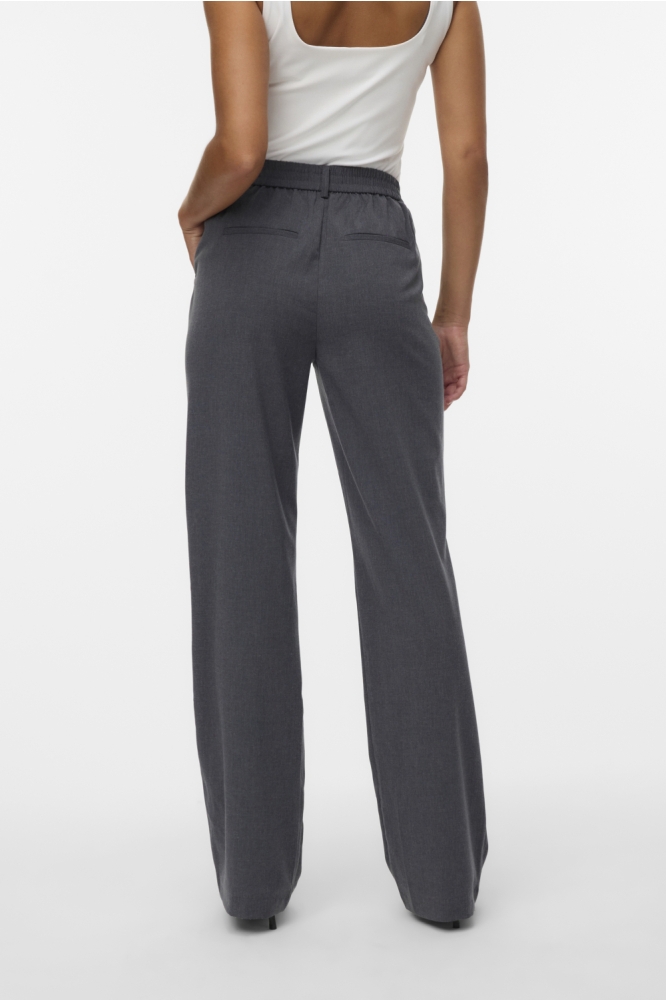 Vero Moda grijze dames broek | Model achteraanzicht