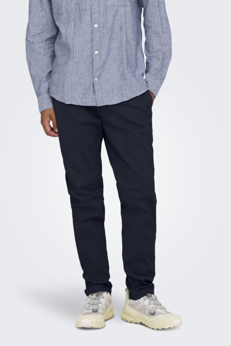 Only & Sons blauwe heren broek | Model vooraanzicht