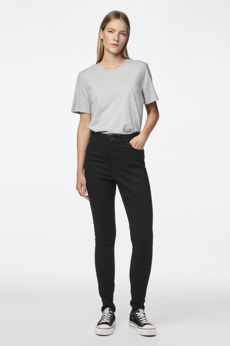Pieces zwarte dames jeans | Model vooraanzicht