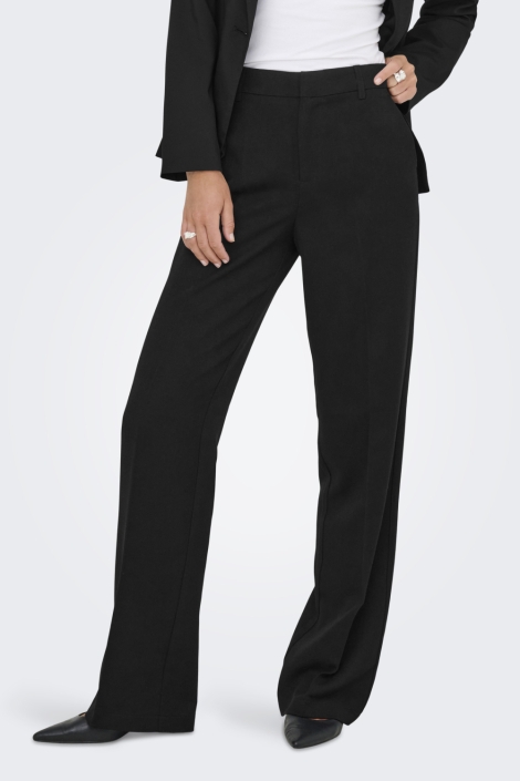 Only zwarte dames broek | Model vooraanzicht