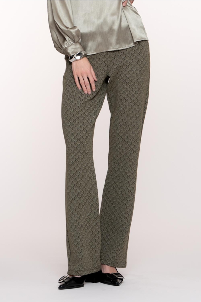 Geisha groene dames broek | Model vooraanzicht