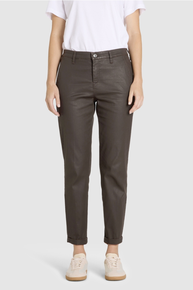 Mac bruine dames broek | Model vooraanzicht