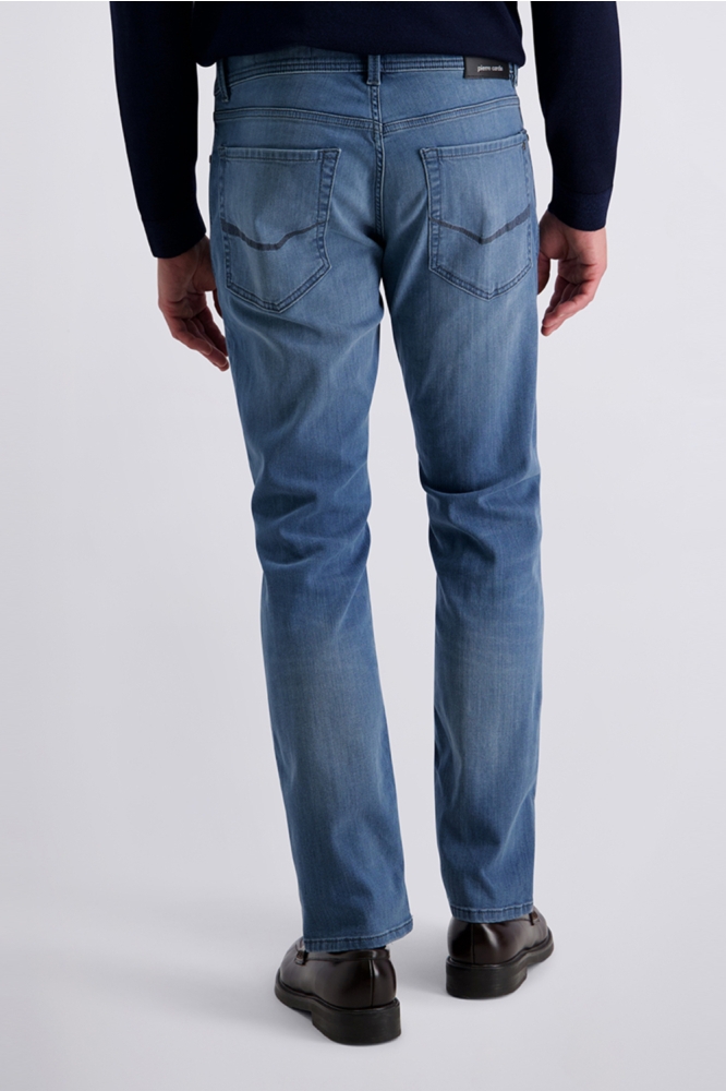 Pierre Cardin blauwe heren jeans | Model achteraanzicht
