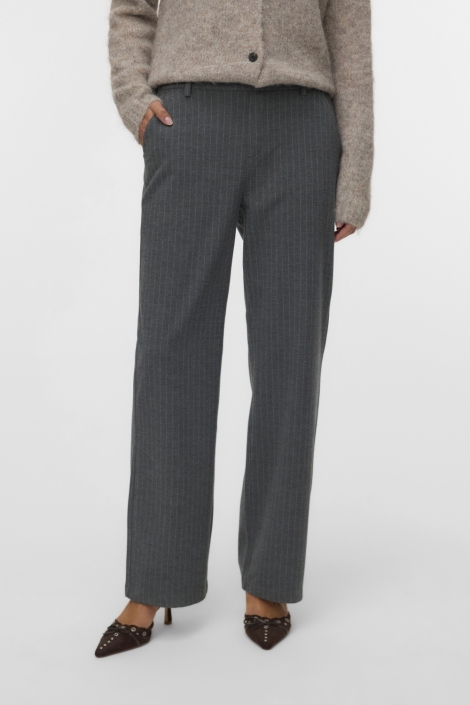 Vero Moda grijze dames broek | Model vooraanzicht