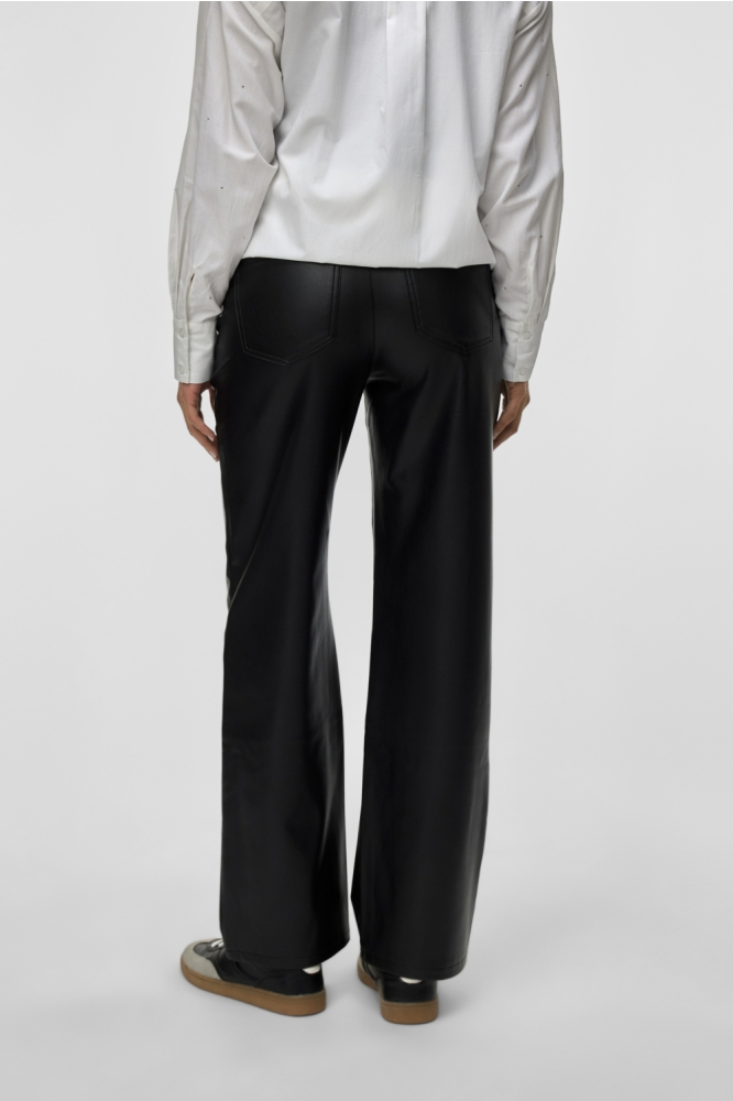 Vero Moda zwarte dames broek | Model achteraanzicht