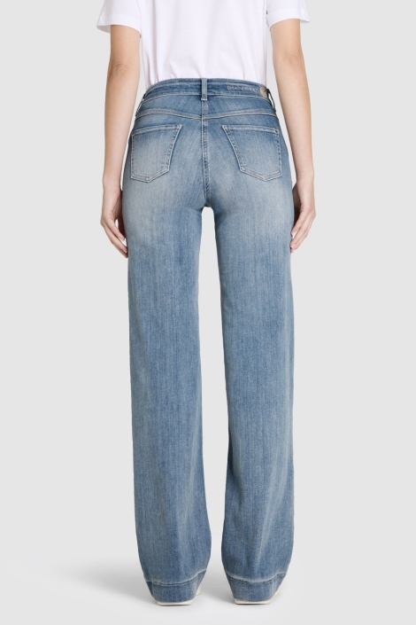 Mac blauwe dames jeans | Model achteraanzicht