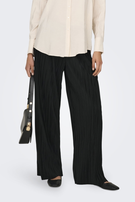 Only zwarte dames broek | Model vooraanzicht