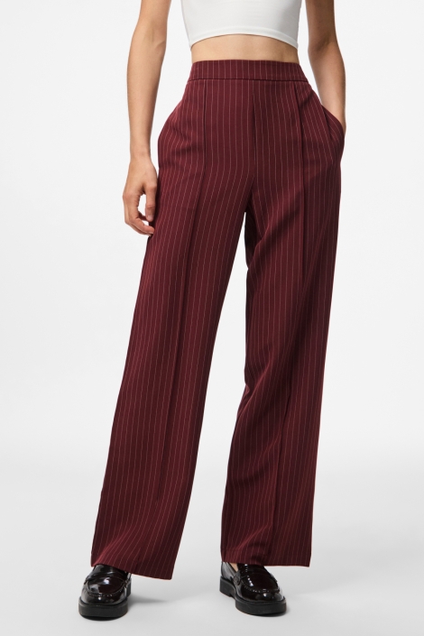 Pieces bordeaux dames broek | Model vooraanzicht