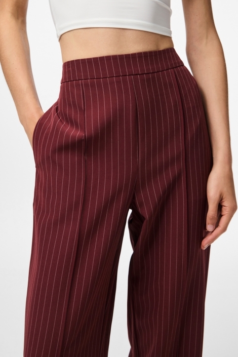 Pieces bordeaux dames broek | Close up
