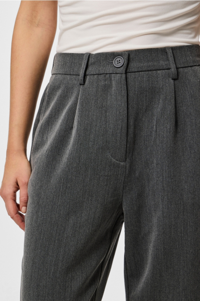 Pieces grijze dames broek | Close up