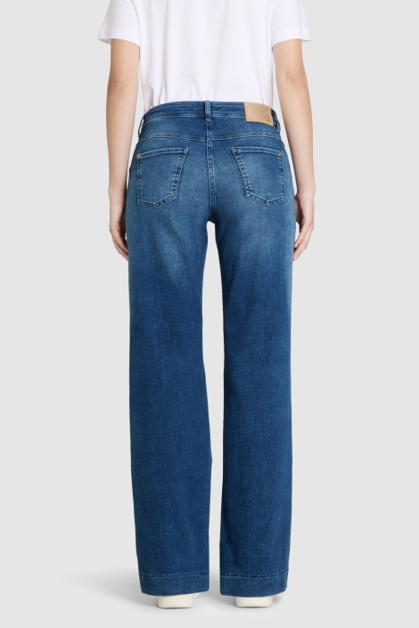 Mac blauwe dames jeans | Model achteraanzicht