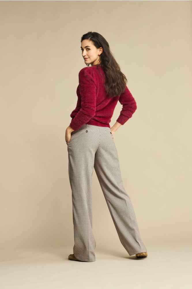 Red Button bruine dames broek | Model achteraanzicht