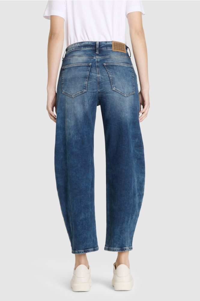 Mac blauwe dames jeans | Model achteraanzicht