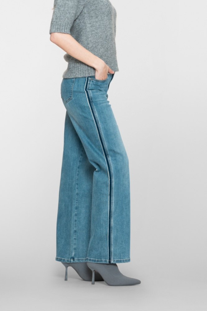 Geisha blauwe dames jeans | Model zijaanzicht