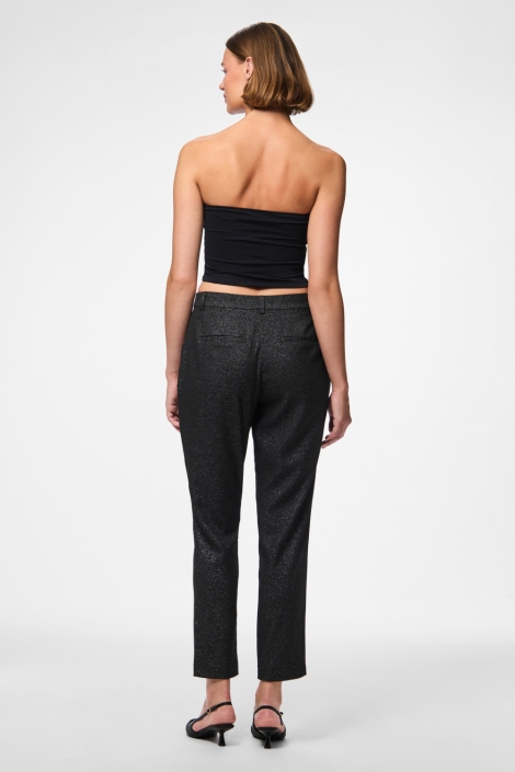 Pieces zwarte dames broek | Model achteraanzicht