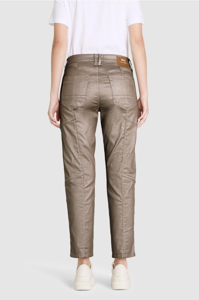 Mac taupe dames jeans | Model achteraanzicht