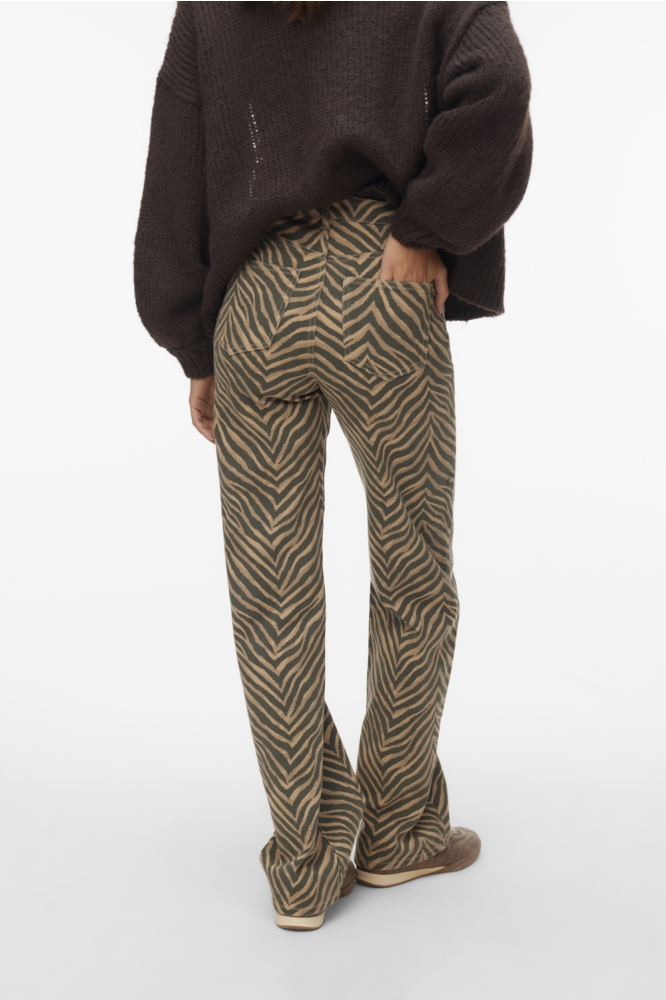 Vero Moda zand dames jeans | Model achteraanzicht