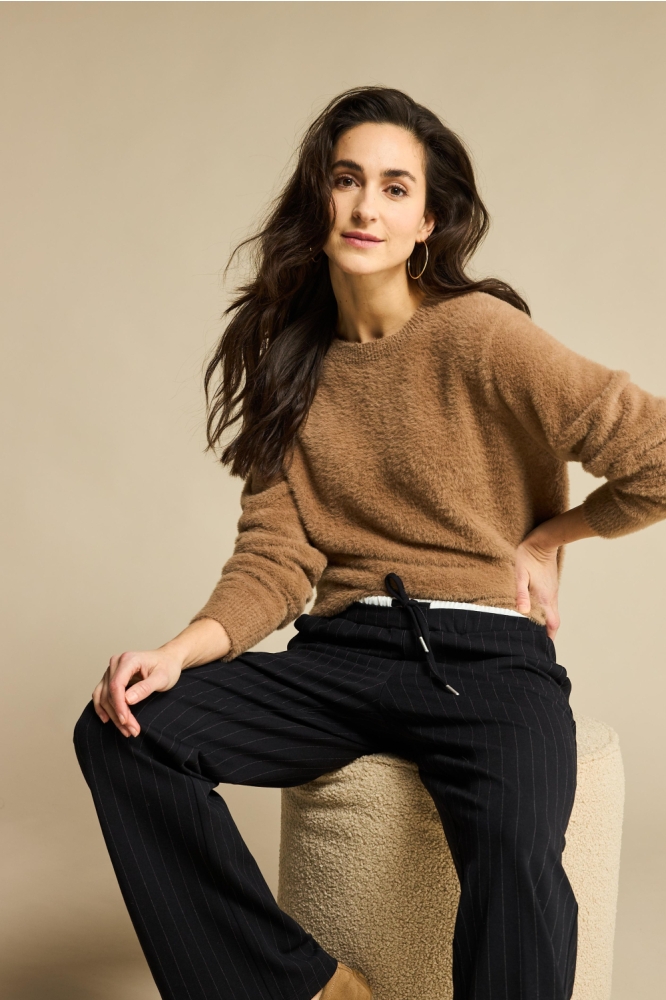 Red Button zwarte dames broek | Model