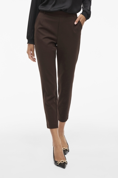 Vila bruine dames broek | Model vooraanzicht