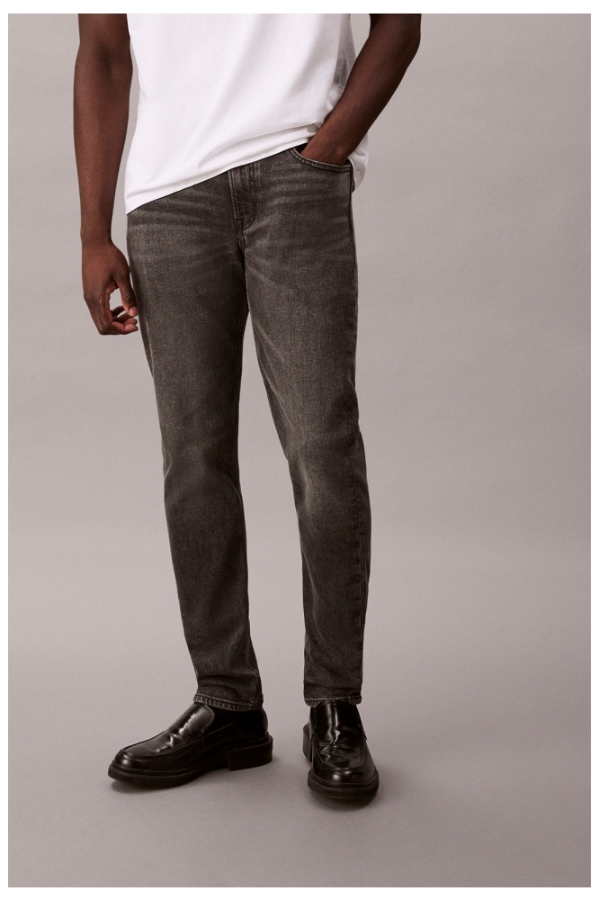 Calvin Klein grijze heren jeans | Model vooraanzicht